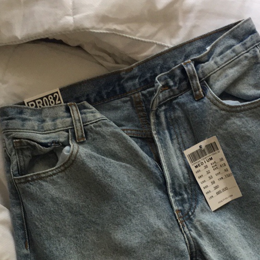 BRAND NEW Brandy Melville Mom Jeans // M — $27